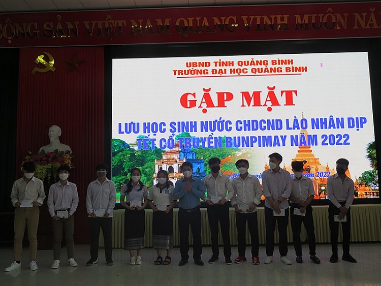 Quảng Bình gặp mặt 152 cán bộ, lưu học sinh Lào nhân dịp Tết cổ truyền Bunpimay