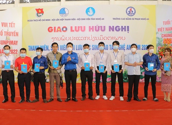 Nghệ An tổ chức Giao lưu hữu nghị với lưu học sinh Lào nhân dịp Tết cổ truyền Bunpimay
