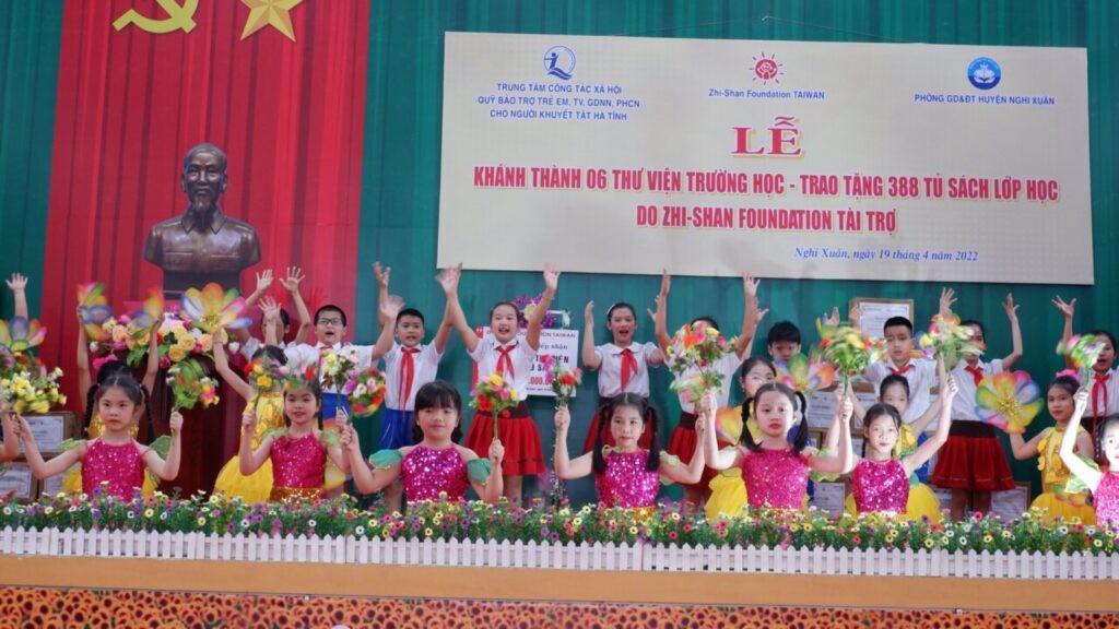 Zhi-Shan Foundation khánh thành 06 thư viện trường học và trao tặng 388 tủ sách tại Hà Tĩnh