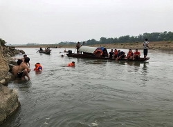 Rủ nhau ra sông tắm, 4 em học sinh chết đuối trên Sông Mã