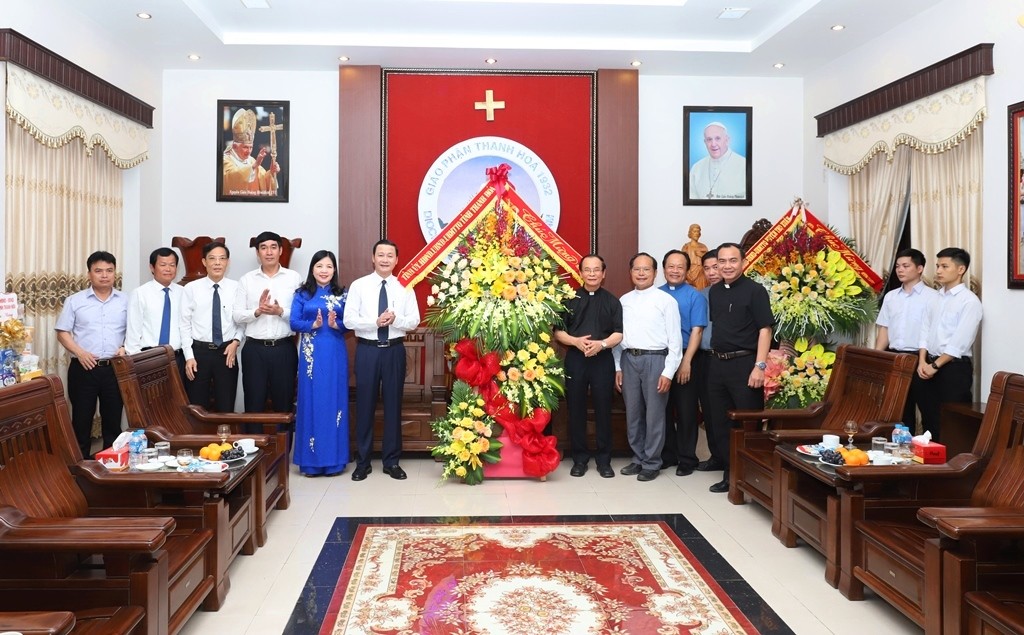 Lãnh đạo Thanh Hoá đến thăm và chúc mừng 90 năm ngày thành lập Giáo phận Công giáo tỉnh