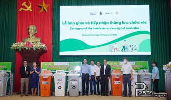 (WWF Na Uy) hỗ trợ 468 thùng lưu chứa rác cho thành phố Huế