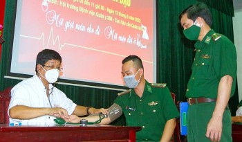 Bộ đội Biên phòng và cán bộ, nhân viên y tế Thừa Thiên Huế tham gia hiến máu tình nguyện