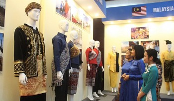 Khai mạc triển lãm “Trang phục truyền thống các nước ASEAN” Khai mạc triển lãm “Trang phục truyền thống các nước ASEAN”