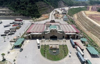 Quảng Bình đẩy mạnh hợp tác phát triển thương mại biên giới giữa Việt Nam – Lào Quảng Bình đẩy mạnh hợp tác phát triển thương mại biên giới giữa Việt Nam – Lào