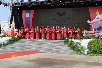 tung bung ngay hoi tham tinh huu nghi dac biet viet nam lao tai nghe an