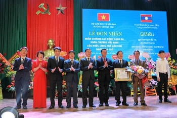 truong dai hoc vinh don nhan huan chuong lao dong hang ba cua nha nuoc lao
