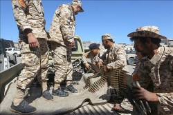 tu 0h00 ngay 121 luc luong mien dong libya ngung ban