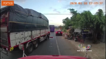 video o to con chuyen lan bat can gay tai nan lien hoan