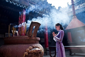 nhung dieu tuyet doi tranh khi di le dau nam de gap nhieu may man
