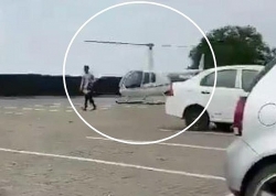 Video: Bố mẹ lái trực thăng tới thẳng sân trường đưa cặp sách cho con