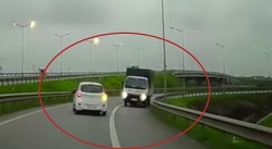 Video: Xe tải phóng ngược chiều nguy hiểm trên cao tốc HN-Thái Nguyên