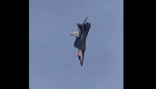 video tiem kich f 22 pho dien ky thuat bay tren khong kho chua tung thay