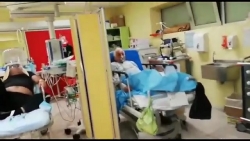 Video: Bên trong một bệnh viện quá tải vì COVID-19 ở Italy