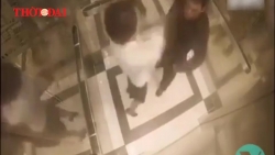Kẻ biến thái sàm sỡ phụ nữ trong thang máy bị ăn đòn nhừ tử