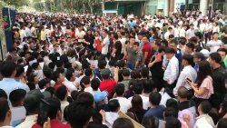 Vì sao hàng nghìn người đổ xô đi xin visa Hàn Quốc gây náo loạn giữa phố Hà Nội?