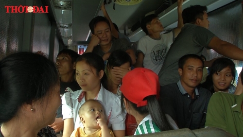 video xe khach nhoi nhet dip nghi le 304 bi csgt xu ly