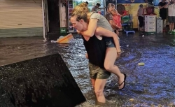 Ảnh, video: Hà Nội ngập lụt sau cơn mưa như trút