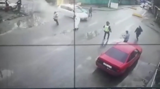 video tai xe say xin lai o to dam vo chot kiem dich covid 19 mot nguoi gay chan