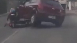 video nguoi phu nu bi o to chen thang len nguoi sau khi tranh cai