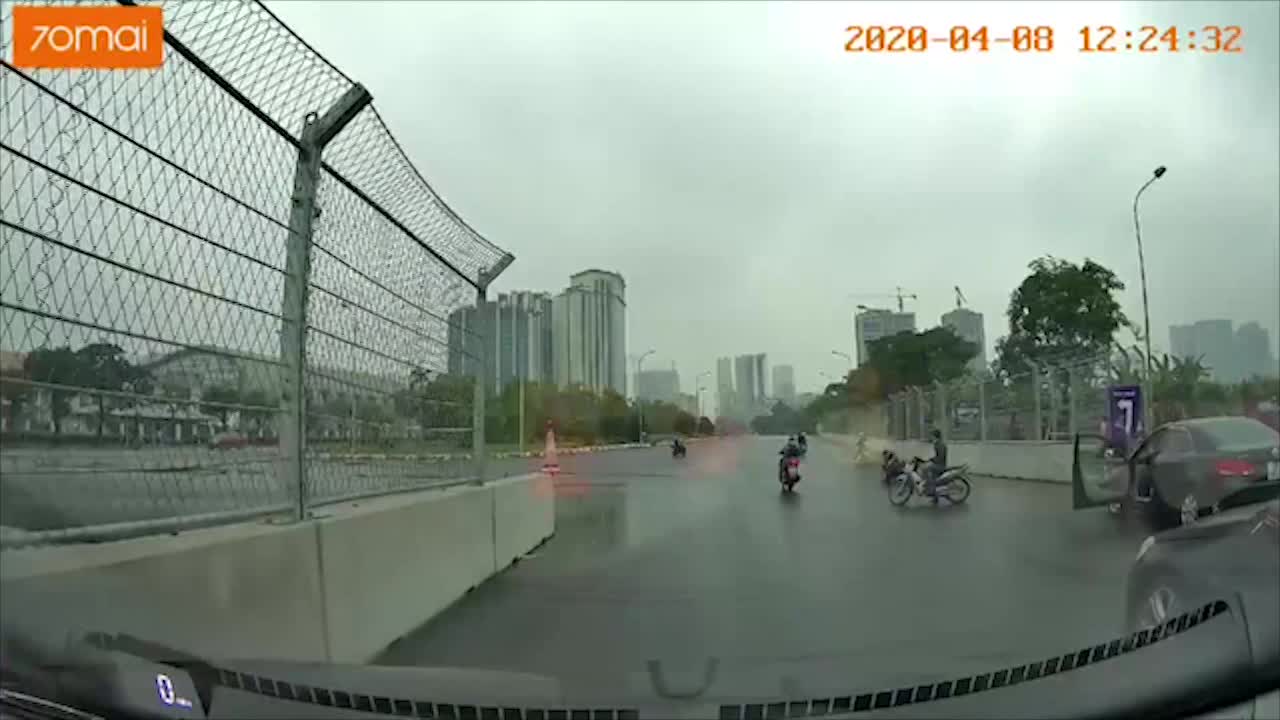 video hai tai xe o to danh nhau giua pho ha noi
