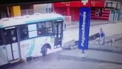 video hai hung xe buyt dam tram cho de hang loat hanh khach