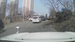 video xe cau truot doc ui o to va dam do hang loat cay coi