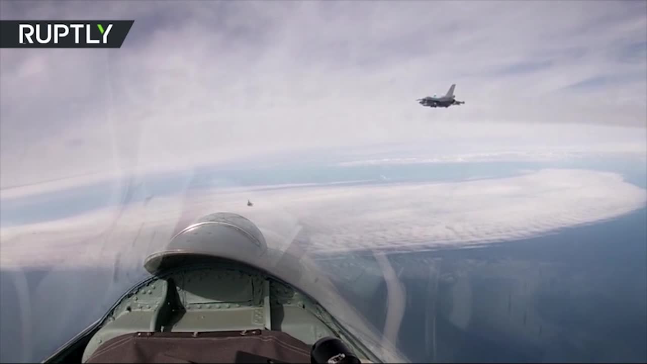 video f 16 cua bi ap sat bien gioi nga duoc tiem kich su 27 giam sat