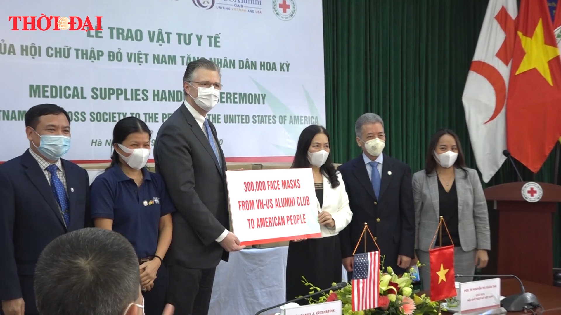 Video: Tặng 420.000 khẩu trang y tế giúp nhân dân Hoa Kỳ trong phòng chống dịch COVID-19