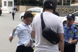 Video: Tài xế taxi cầm côn choảng khách Nhật Bản gây phẫn nộ