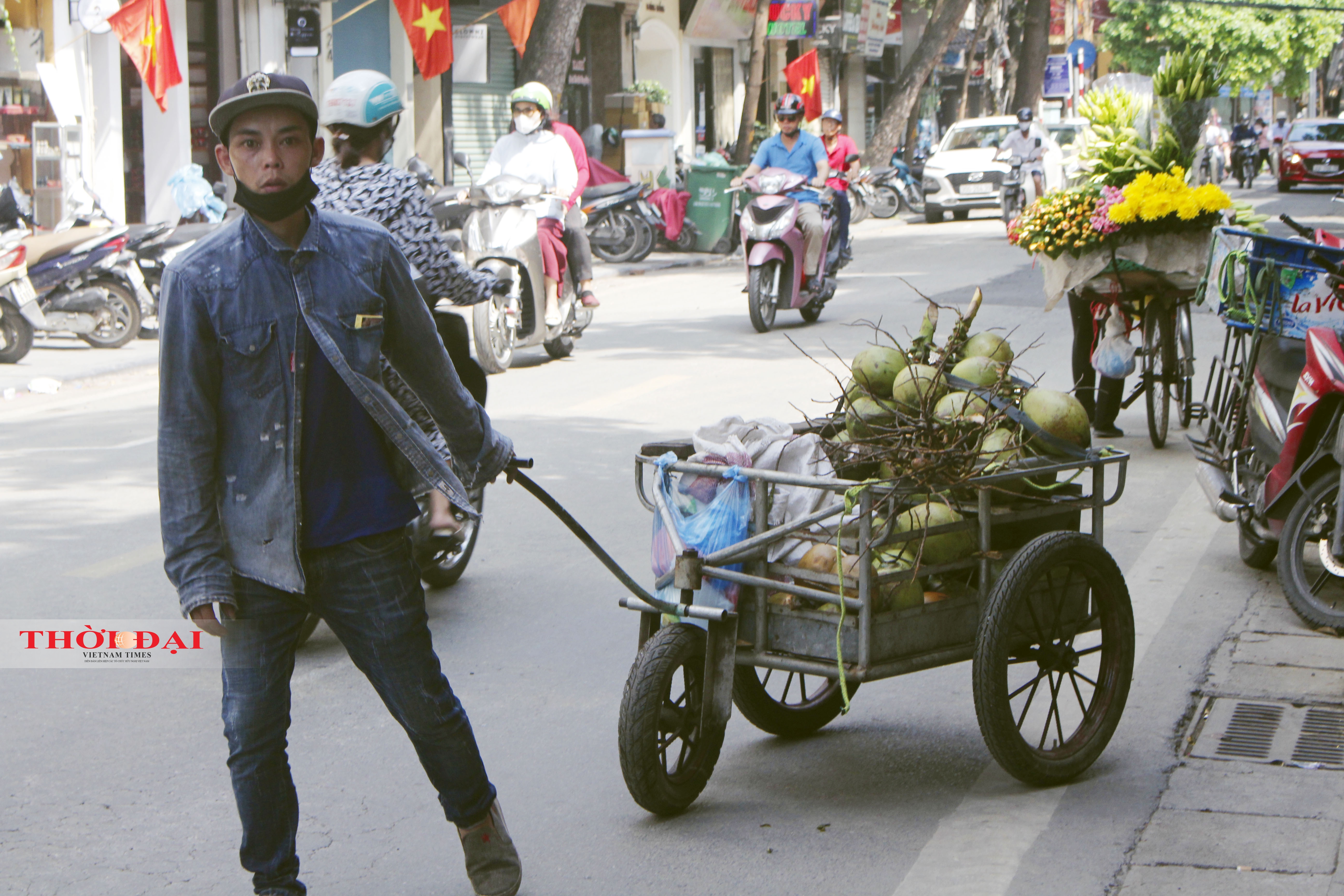 chum anh cuoc song cua nguoi dan o ha noi trong trang thai binh thuong moi