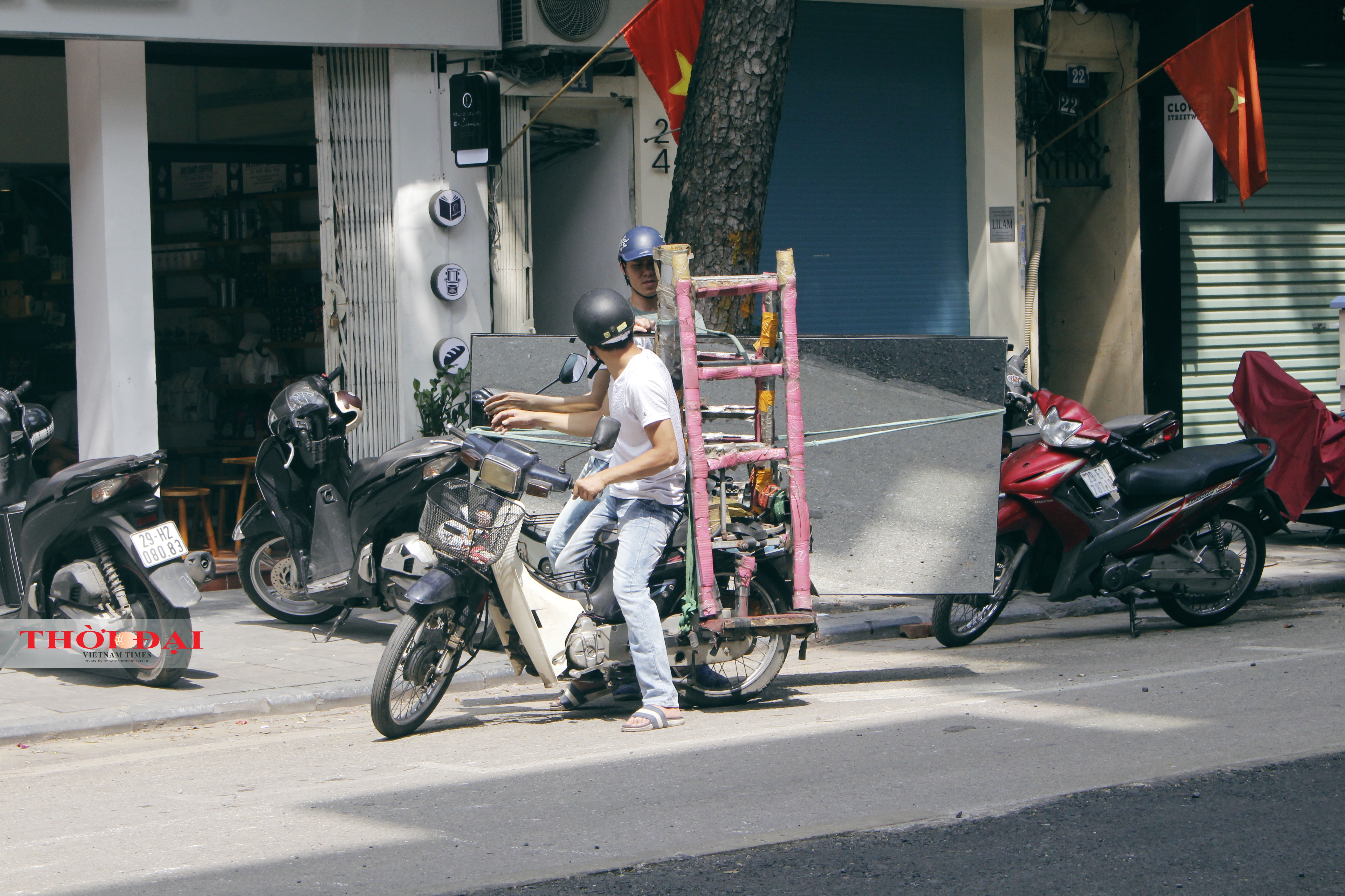 chum anh cuoc song cua nguoi dan o ha noi trong trang thai binh thuong moi