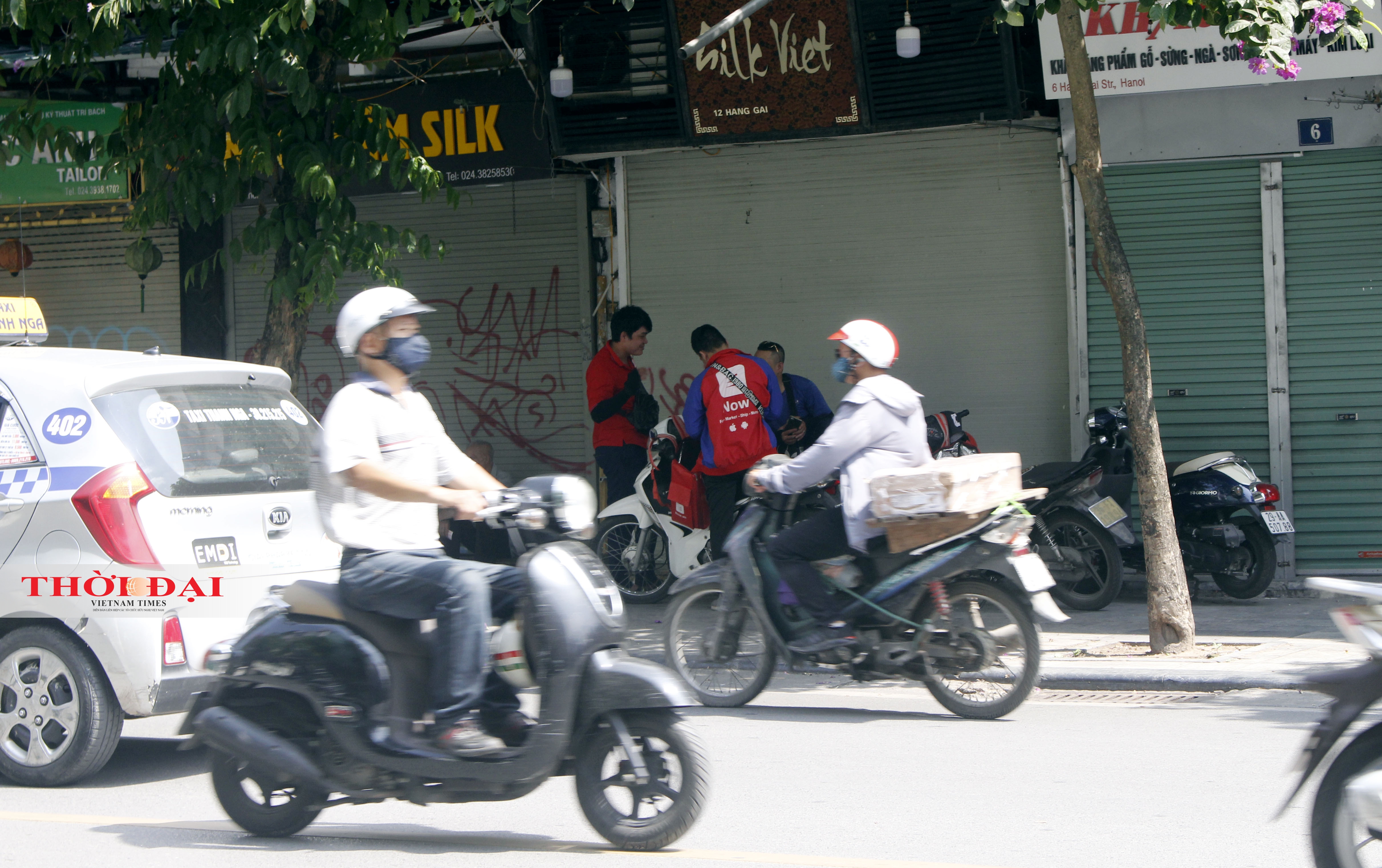 chum anh cuoc song cua nguoi dan o ha noi trong trang thai binh thuong moi