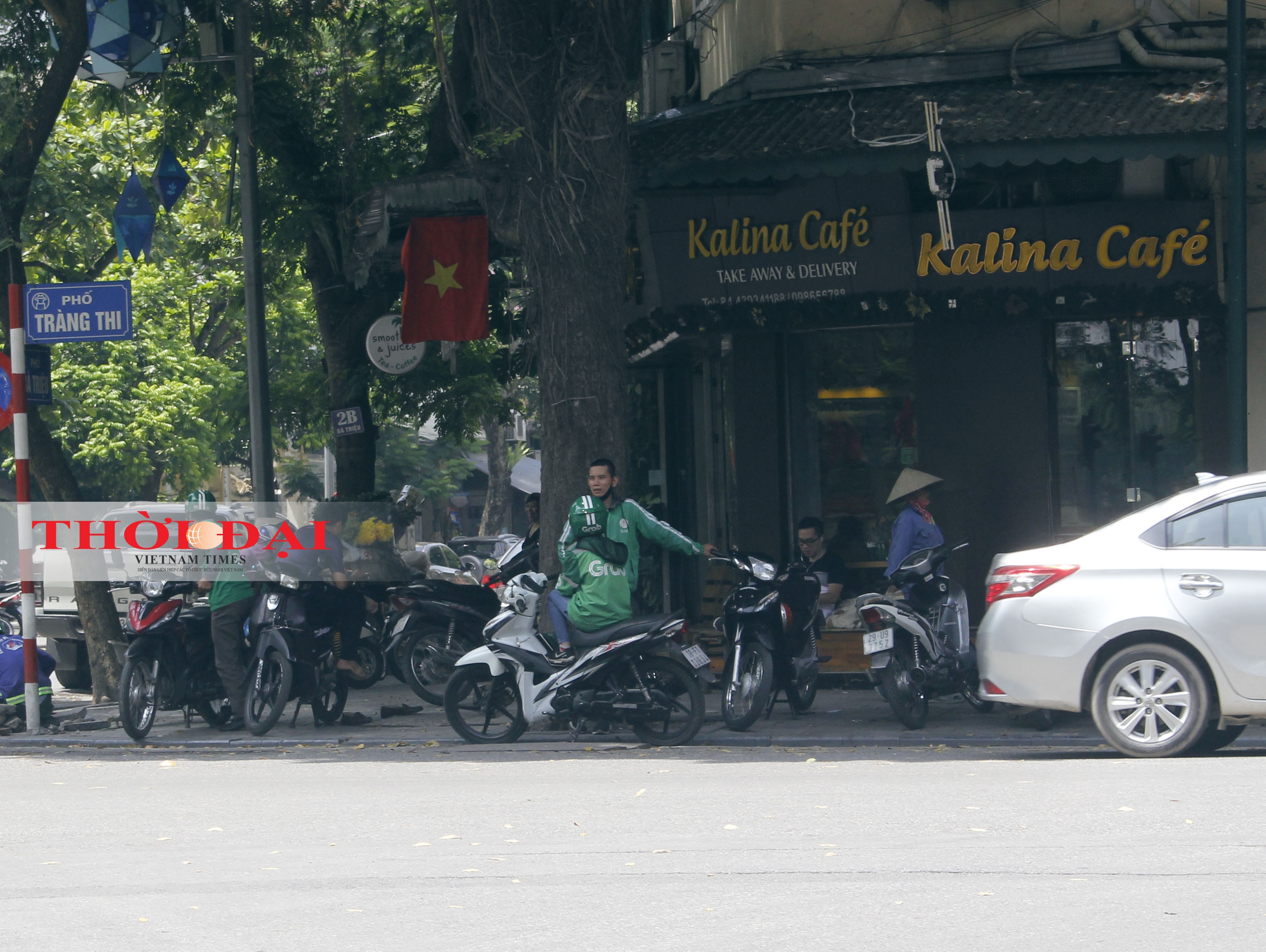 chum anh cuoc song cua nguoi dan o ha noi trong trang thai binh thuong moi