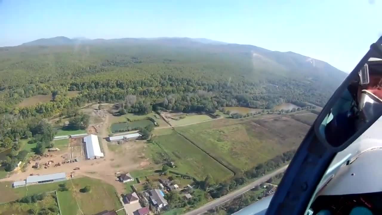 video canh hiem gap su 27 va su 30 bay o do cao duoi 100m