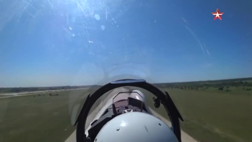 video man nhan man tiep nhien lieu cua su 35 va su 30 giua khong trung