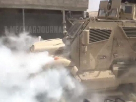 Xe quân sự Mỹ bốc khói sau khi cố vượt chốt binh lính Nga tại Syria