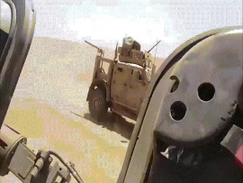 man ruot duoi nghet tho cua xe quan su nga my tai syria