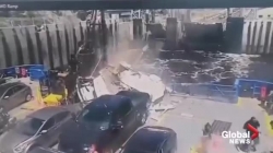 Video: Hoảng hồn "nhà xe di động" lao từ cầu xuống phà nát vụn như phim