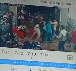 Video: Nhóm côn đồ lao vào nhà dân gây sự, đánh 2 người nhập viện