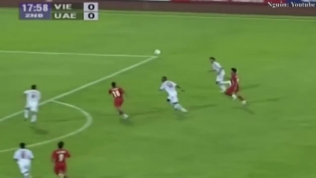 video viet nam tung khien uae thua tuc tuoi nhu the nao