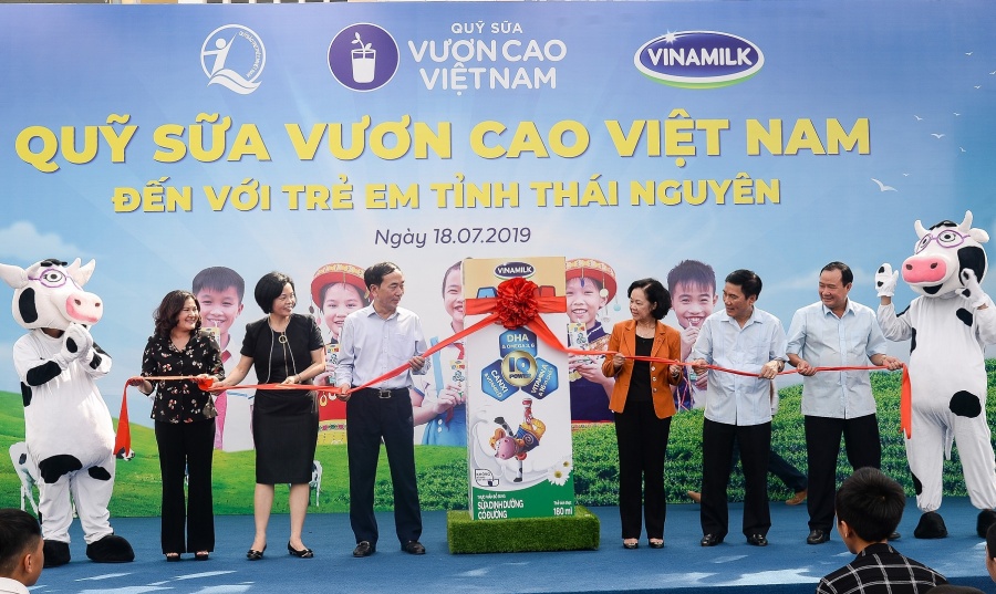 quy sua vuon cao viet nam va vinamilk chung tay vi tre em thai nguyen