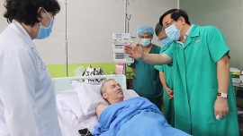 video vuot qua tu than covid 19 phi cong nguoi anh rang ro tro chuyen cung y bac si