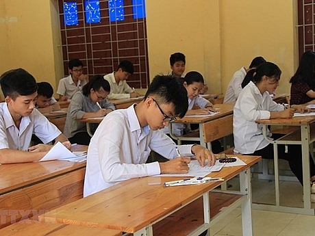 vu lo de mon ngu van lop 9 nhan vien thu vien mang de thi ve nha bi con gai chup lai roi chia se