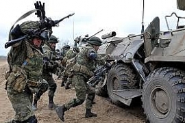 Clip: Quân đội Nga bất ngờ đặt trong tình trạng 'sẵn sàng chiến đấu', Ukraine lập tức đáp trả