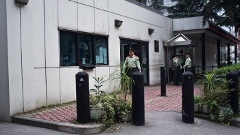 trung quoc tra dua ong trump bang viec dong cua lanh su quan my tai thanh do