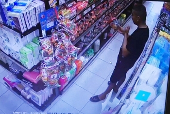 Người đàn ông bôi nước bọt vào nhiều gói thực phẩm khô trong siêu thị ở Đà Nẵng bị bệnh tâm thần
