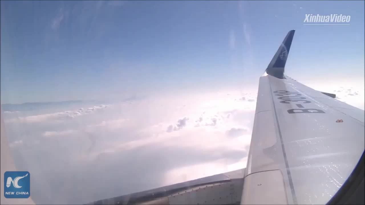 video can canh chuyen bay dau tien tren san bay nam o do cao gan 1800m