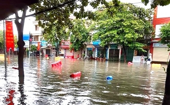 Clip: TP. Việt Trì ngập lụt, nhiều xã ở Phú Thọ bị cô lập sau cơn mưa dữ dội