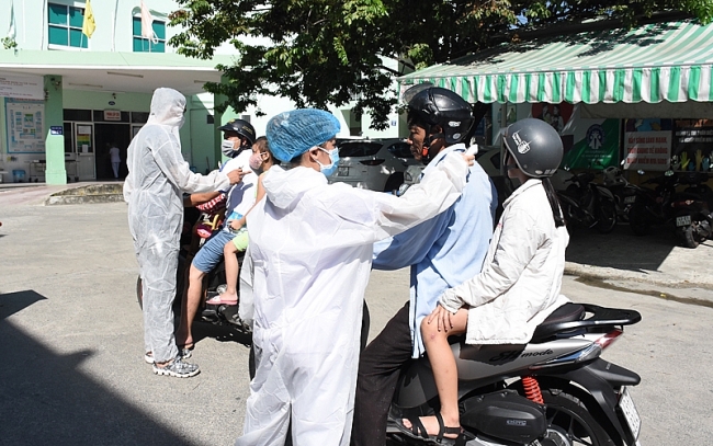 viet nam them 2 ca mac covid 19 tu vong